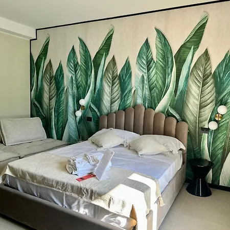 Mandarin Apulia 10 *
